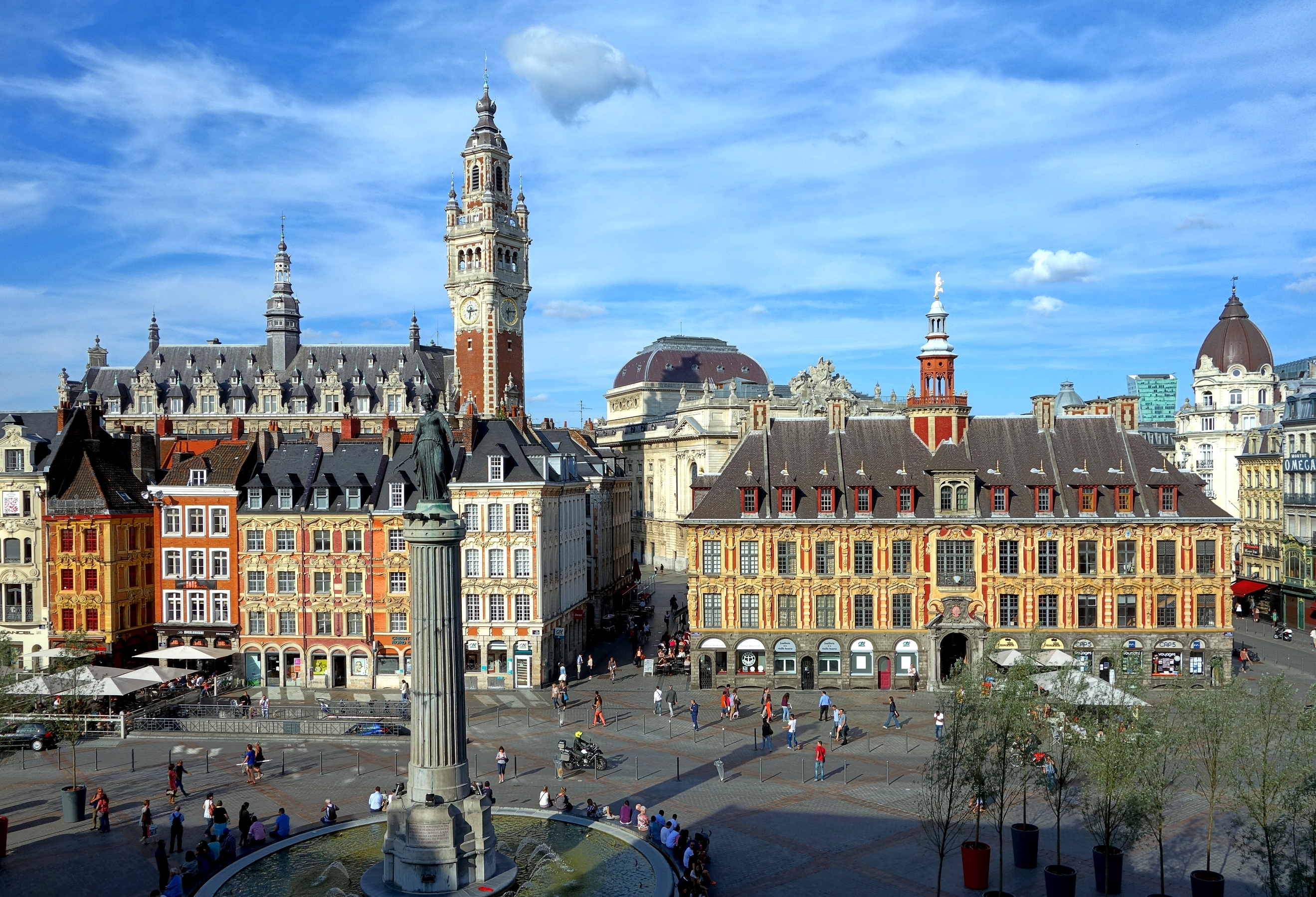 Illustration. Excursion en autobus - Очарование Северной Франция. Vue Lille Grand-Place. source wikimedia.org. 2022-06-11